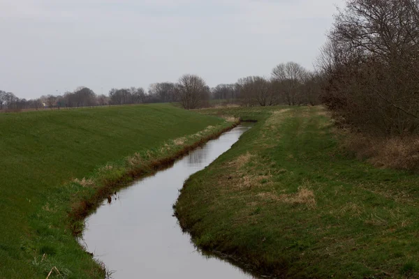 Widok Kopać Wypełnione Wodą Rhede Emsland Niemcy Sfotografowane Podczas Spaceru — Zdjęcie stockowe