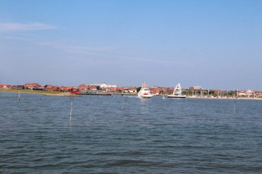 kuzey deniz adasında mavi bir gökyüzü altında ufuk çizgisi ve deniz uzak görünümü juist Almanya güneşli bir günde bir gezi turu fotoğraflandı