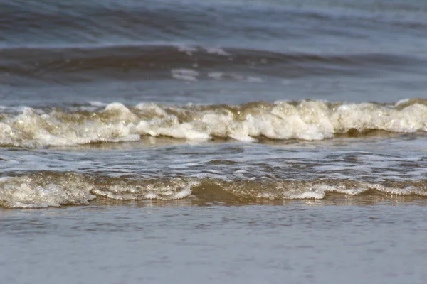 kuzey deniz adasında mavi bir gökyüzü altında deniz ve dalgalar görünümü juist Almanya güneşli bir günde bir gezi turu fotoğraflandı