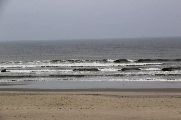 Uitzicht Verschillende Golven Zee Onder Een Blauwe Hemel Noordelijke Zee — Stockfoto