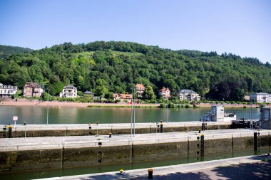 heidelberg Almanya'da neckar üzerinde kilit görünümü Almanya'da neckar üzerinde gemi ile bir tur sırasında fotoğraflandı