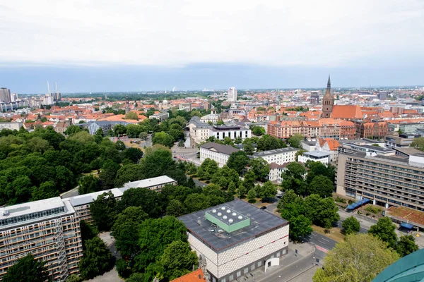 Blick Auf Die Gebäudefläche Und Den Baumbestand Von Hannover Deutschland — Stockfoto