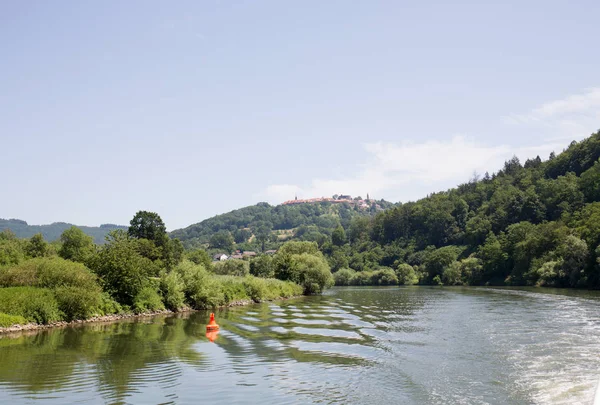 Vista Distanza Sull Acqua Movimento Sul Neckar Fiume Germania Heidelberg — Foto Stock