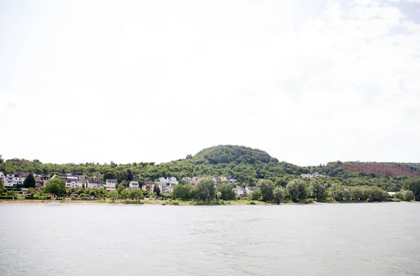 Pohled Budovy Přírodu Kopce Břehu Řeky Rýna Koblenz Germany — Stock fotografie