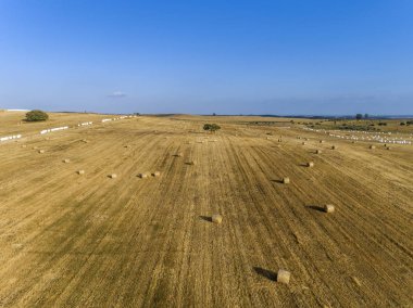 Alentejo, Portekiz 'in turizm bölgesi, Alentejo' da hava saman tarlaları yuvarlandı..