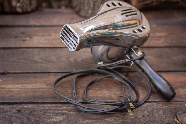 Yakın çekim bir antika 1950'lerde saç kurutma makinesi, vintage retro tarzı kavramı.