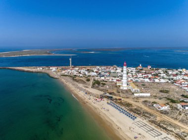 Hava güzel Ilha görünümünü yapmak Farol (Fener Adası), Ria Formosa ünlü doğa hedef Algarve kıyısında, Portekiz. 