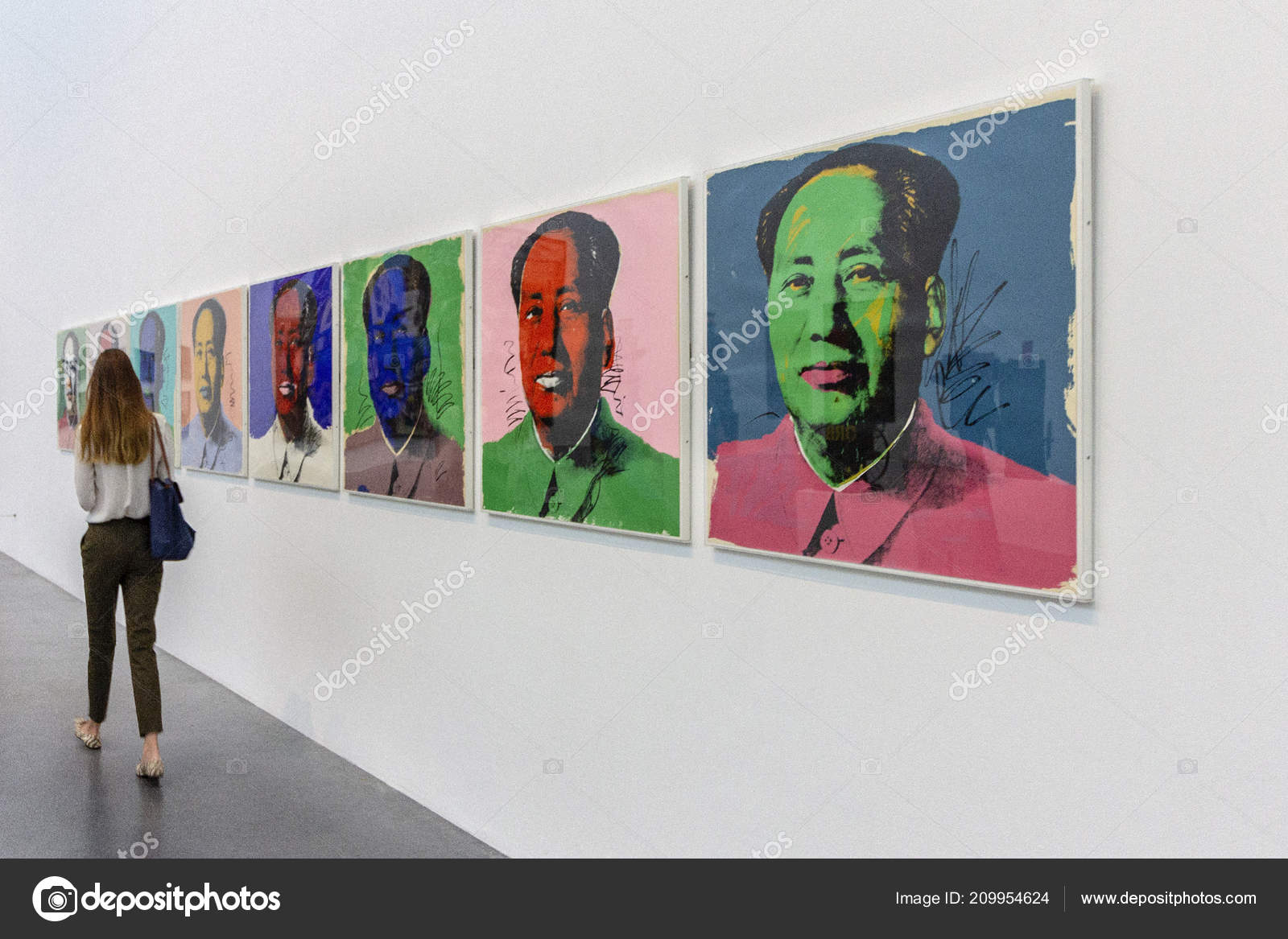 London August 2018 Visitors Interior Famous Tate Modern Art