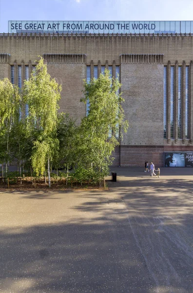 London August 2018 People Exterior Tate Modern Art Gallery Located — Stock Photo, Image