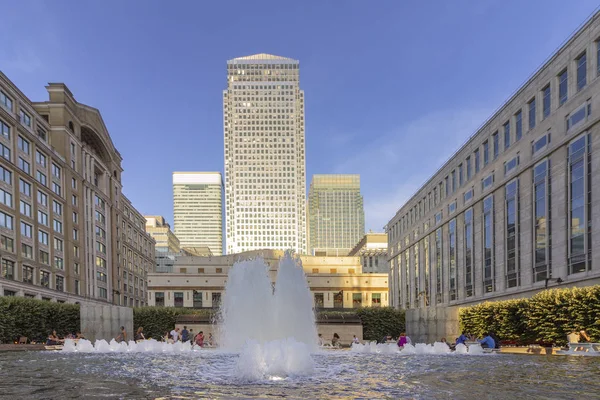 Canary Wharf Plaza Funtain Modern Buildings Londra Regno Unito — Foto Stock