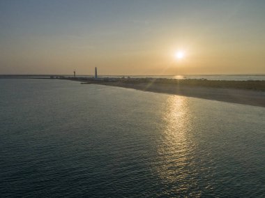 Güzel Ilha hava gün batımı görünümü yapmak Farol (Fener Adası), Ria Formosa ünlü doğa hedef Algarve kıyısında, Portekiz.