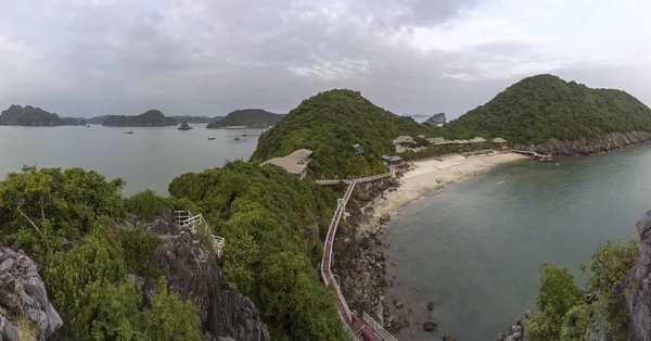 Maymun adası plaj senaryo Lan Ha defne, simgesel yapı hedef, kedi Ba Adaları (Güney Halong bay), Vietnam.