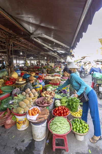 Hoi Vietnam Octubre 2018 Gente Calle Local Mercado Alimentos Frescos — Foto de Stock