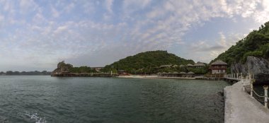Maymun adası plaj senaryo Lan Ha defne, simgesel yapı hedef, kedi Ba Adaları (Güney Halong bay), Vietnam.