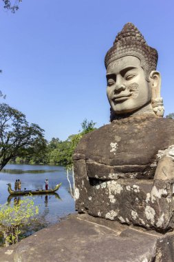 Güney Kapısı girişi Angkor Thom, son ve en kalıcı başkenti Khmer İmparatorluğu, UNESCO miras için ayrıntı, Angkor Historical Park taş heykel. Siem Reap, Kamboçya.