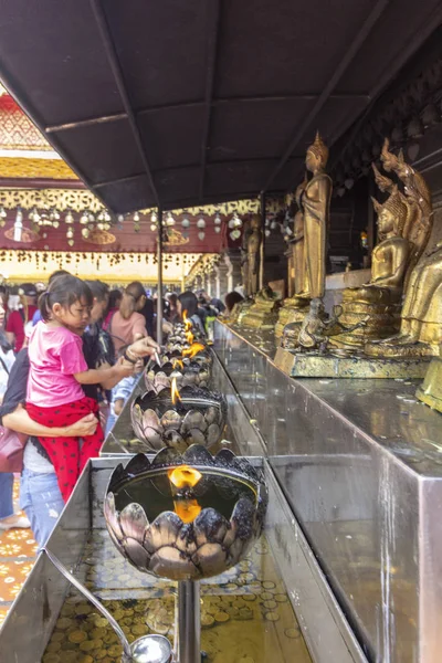 Chiang Mai Thaïlande Octobre 2018 Visiteurs Dans Culte Bouddhiste Traditionnel — Photo