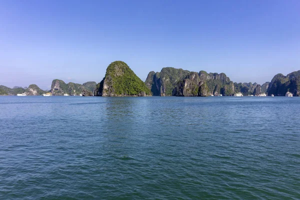 Piękna Panorama Long Bay Zatoce Dragon Malejąco Popularne Wśród Turystów — Zdjęcie stockowe