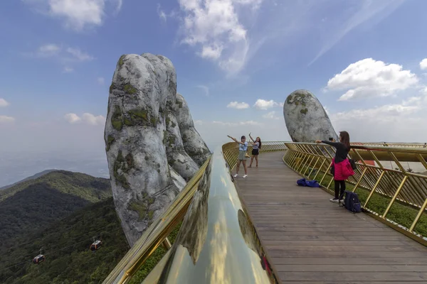 Nang Vietnam October 2018 Golden Bridge Known Hands God Pedestrian — Stock Photo, Image