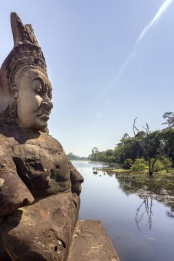 Güney Kapısı girişi Angkor Thom, son ve en kalıcı başkenti Khmer İmparatorluğu, UNESCO miras için ayrıntı, Angkor Historical Park taş heykel. Siem Reap, Kamboçya.