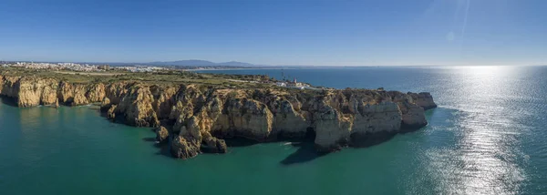 Flyg naturskön marinmålning, av Ponta da Piedade udde, berömda naturliga landmärke destination, Lagos, Algarve. Södra Portugal. — Stockfoto