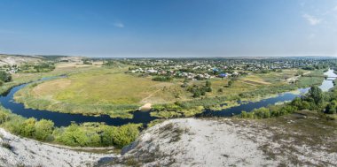 Priştine Dağı'ndan Novopskov'a manzara. Tebeşir kayalıkları, Lugansk region, Ukrayna