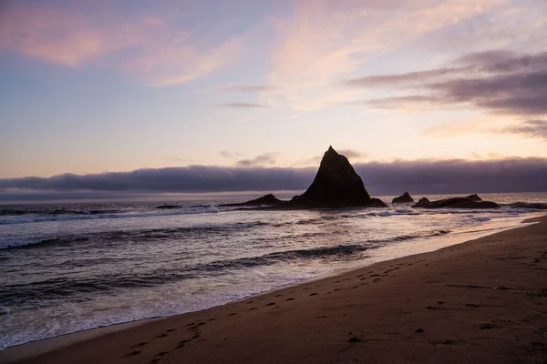 Kumsalda pembe gün batımı