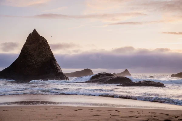 Kumsalda pembe gün batımı