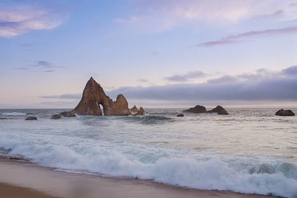 Kumsalda pembe gün batımı