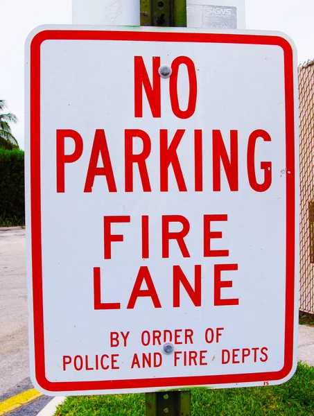 Καμία Λωρίδα Φωτιά Στάθμευσης Διάταξη Αστυνομία Και Πυροσβεστική — Φωτογραφία Αρχείου