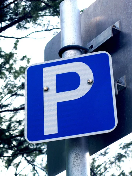 Segno Parcheggio Con Una Freccia Blu Bianco Segno — Foto Stock