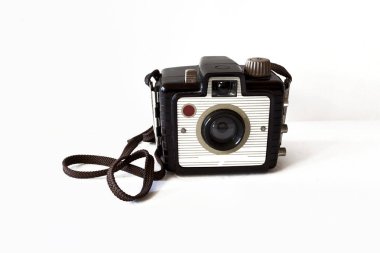 1950'lerde vintage fotoğraf makinesi Plastik gövdeli, kumaş omuz askısı. Manuel fotoğraf makinesi ile manuel beyaz ayarı ve tek odak