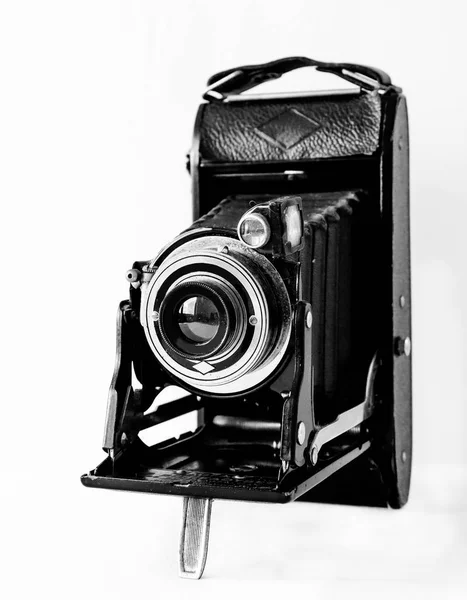 Ниже Black Vintage Film Camera Early 1900 Черная Пленочная Камера — стоковое фото