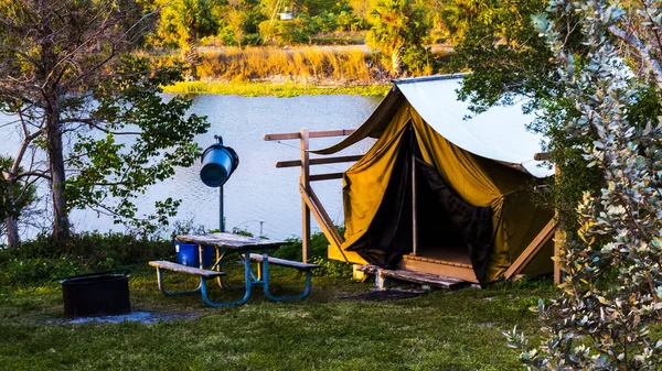 A Frame Canvas Tent Site with a Picnic Table, Fire Pit Lake Side — Stock Photo, Image