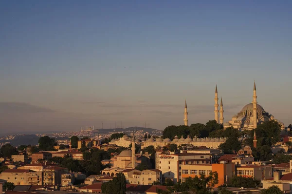 Güzel Istanbul, panoramik manzaralı Camii'nde