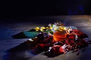 Sonbahar arka plan üzerinde çay