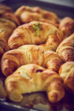 Kruvasan tablosunda çok bar