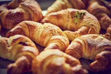 Kruvasan tablosunda çok bar