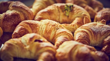 Kruvasan tablosunda çok bar