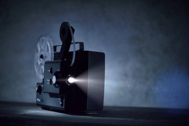 Eski projektör süper 8mm vintage dramatik ışık