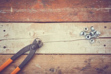 Masada düz mekanik araçlar yatıyordu