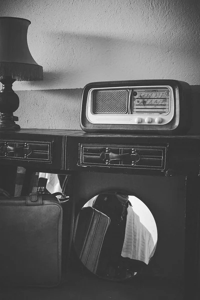 Vintage Radio Nella Vecchia Casa — Foto Stock