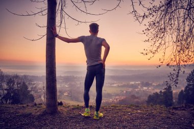 Barış üstüne gökyüzü dağ bakmak