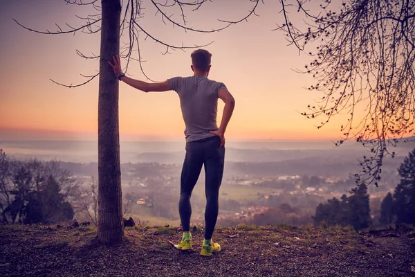 Barış üstüne gökyüzü dağ bakmak