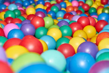 renkli çocuk top havuzu