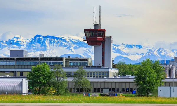Kloten Switzerland May 2015 View Zurich Airport Summits Alps Background — Stock Photo, Image