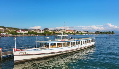 Zürih, İsviçre - 11 Mayıs 2018: Lake Zurich, Zürih şehir görünümden. Lake Zurich İsviçre, ülkede ve Swiss canton Zürih'in başkenti en büyük kenti olan Zürih şehir güneydoğusunda uzanan bir göldür.