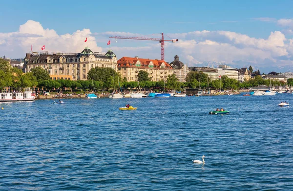 Zurych Szwajcaria Maja 2018 Jezioro Zuryskie Budynki Miasta Zurych Wzdłuż — Zdjęcie stockowe