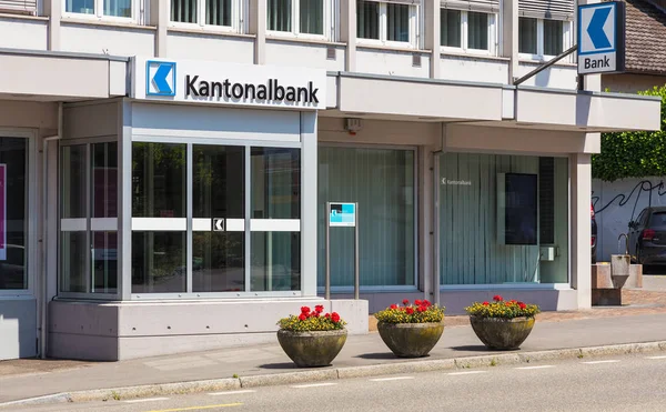 スイス 2018 Zurcherstrasse 通りの Aargauische Kantonalbank のオフィス Aargauische Kantonalbank はアーラウ — ストック写真