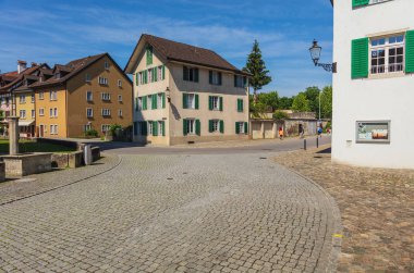 Bremgarten, İsviçre - 16 Haziran 2018: şehrin tarihi binaların. Bremgarten Aargau, İsviçre Kantonu iline bağlı, onun Ortaçağ tarihi kent Ulusal önemi mirası listeleniyor.