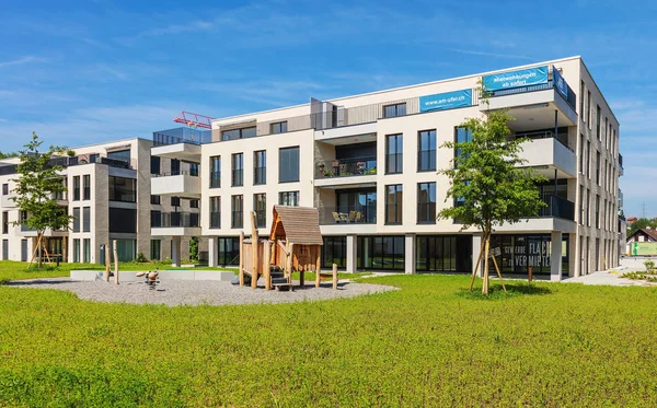 Bremgarten, İsviçre - 16 Haziran 2018: yeni konut caddesindeki Augraben Bremgarten içinde. Bremgarten Aargau, İsviçre Kantonu iline bağlı, onun Ortaçağ tarihi kent Ulusal önemi mirası listeleniyor.